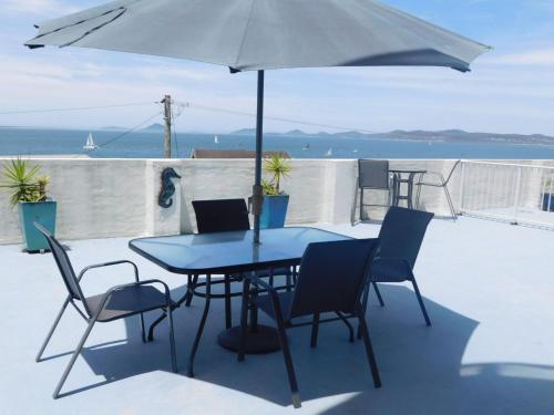 The Point 5 5 7 Mitchell Street large balcony with great water views — 4-Star Luxury Hotel in Soldiers Point, Australia
