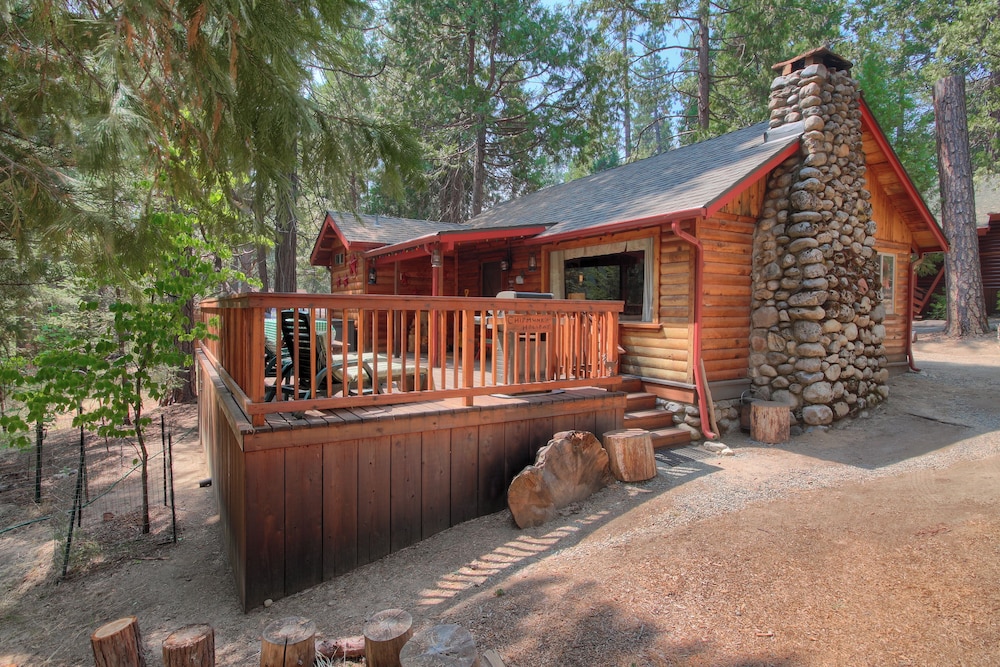Chipmunks Holiday - carbon neutral hotel in Unknown City