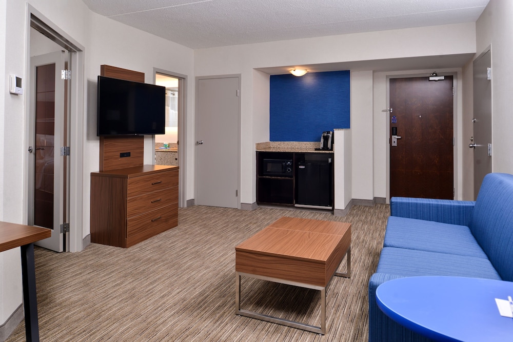 Holiday Inn Express & Suites Buffalo Downtown Medical CTR by IHG - photo 8