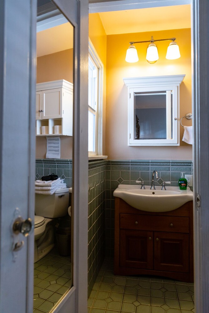 Hollywood Hills Suites - photo 20
