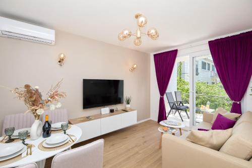GOLDEN ROSE walking distance 1 km from old town