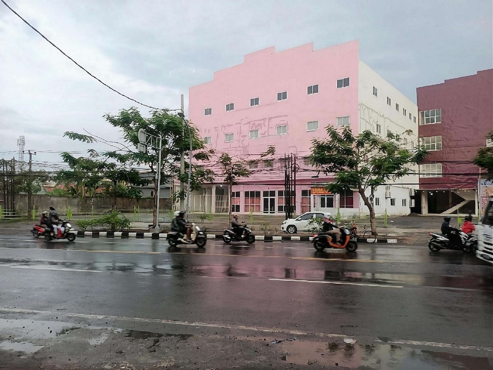 Hotel O Enjoy Homestay & Cafe — hotel in Sungguminasa