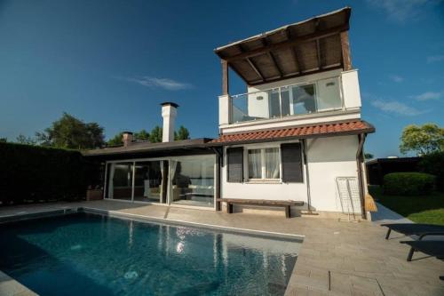 Aurelia - carbon neutral hotel in Unknown City