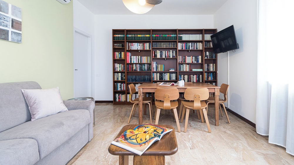 Italianway Palazzi 6 C — 4-Star Luxury Hotel in Milan, Italy