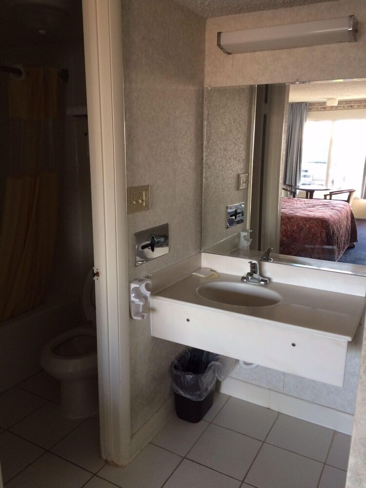 All Day Inn - photo 16