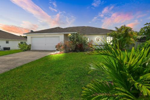 Family vacation heated pool wake up to enjoy the sunrise Villa Pine Island — 4-Star Luxury Hotel in Cape Coral, United States