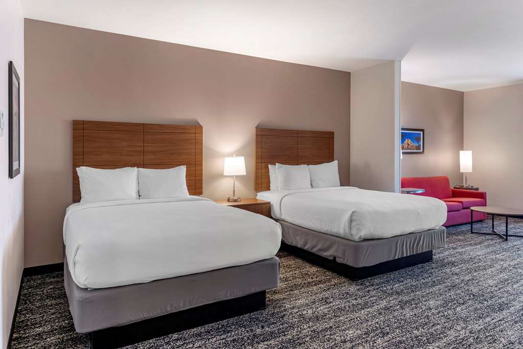 Best Western Plus Coachella Valley Inn & Suites - photo 10