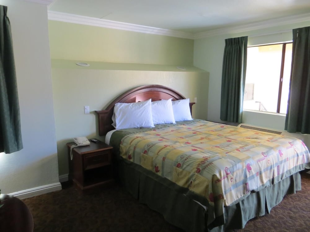 Azusa Inn Motel - photo 8
