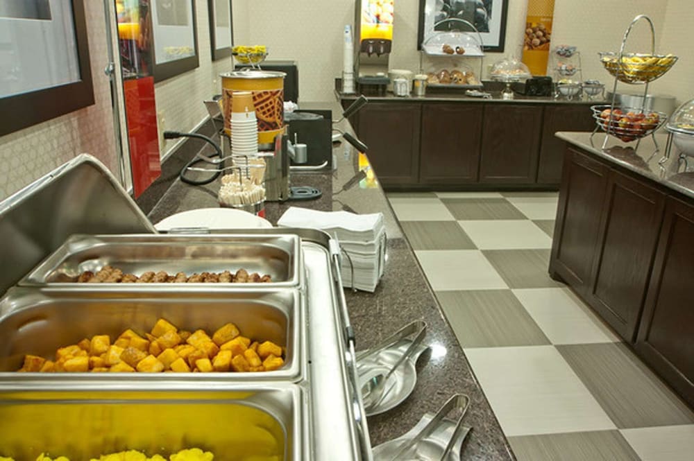 Hampton Inn & Suites Denison - photo 14