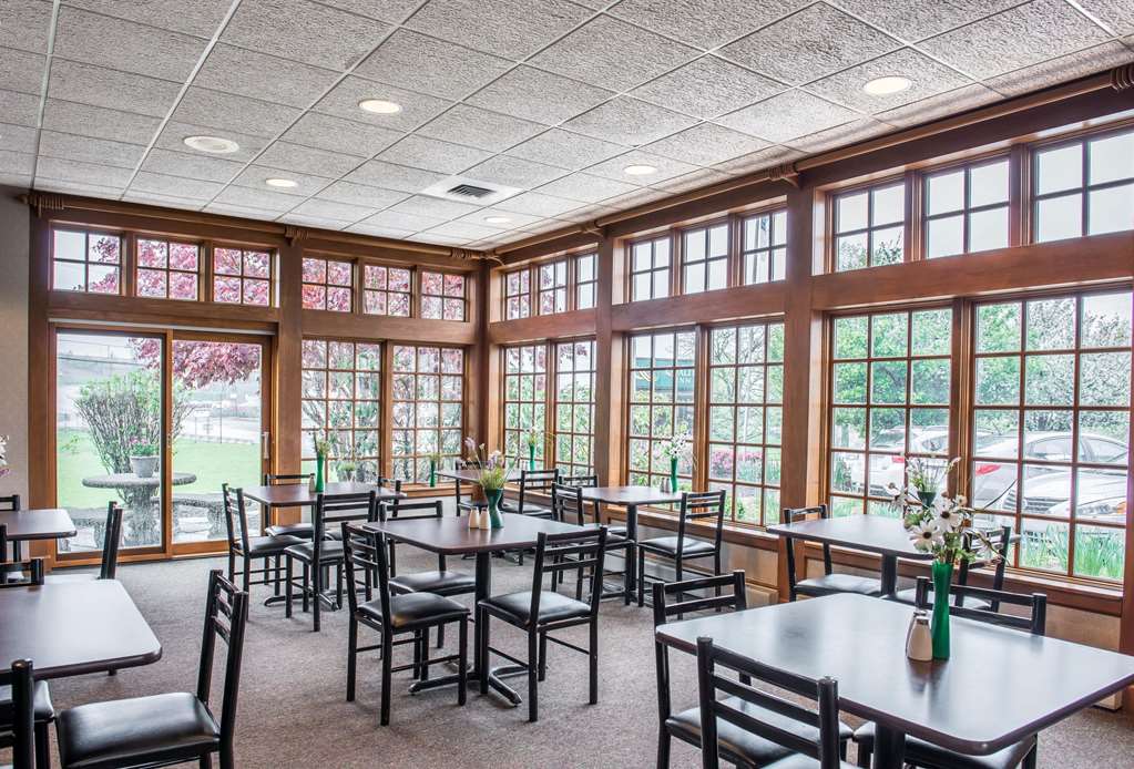 Quality Inn Pittsburgh Airport - photo 32
