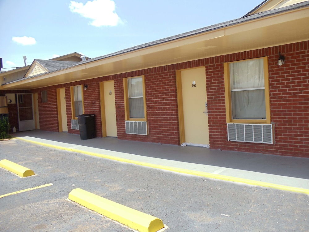 Antlers Budget Inn - photo 35