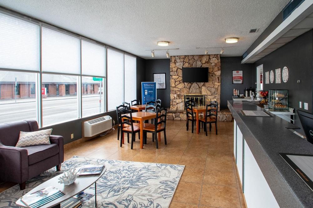 Econo Lodge Elko Downtown Area - photo 18