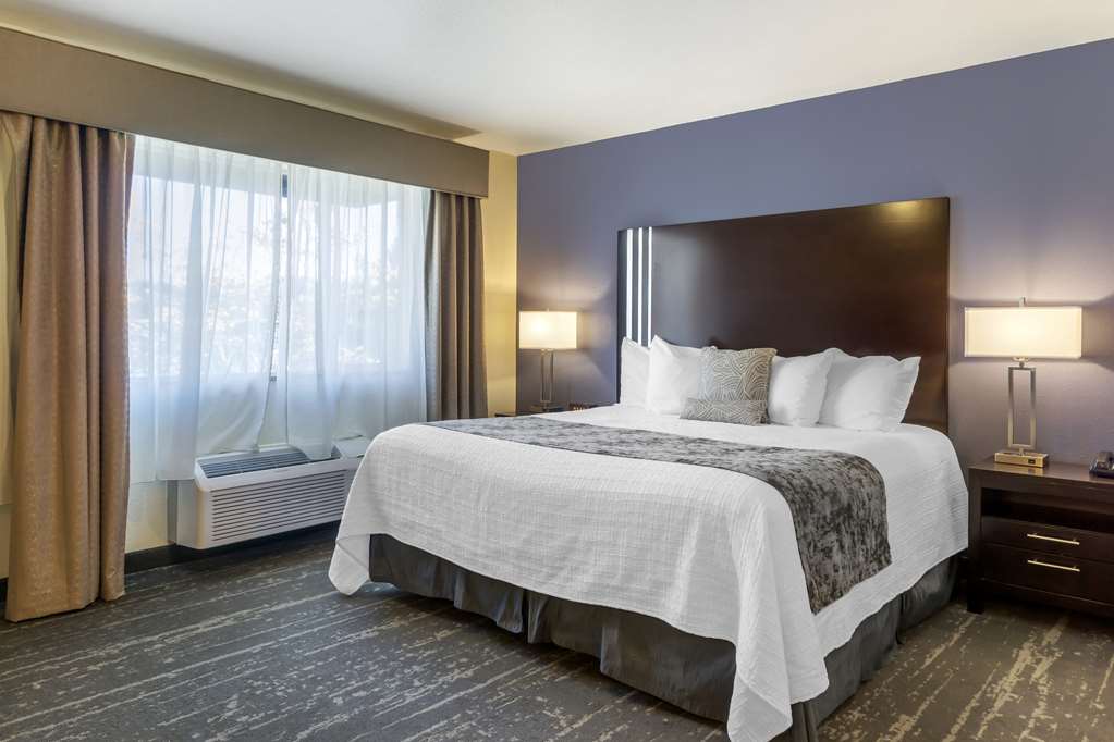 Best Western Plus Edmonds Harbor Inn - photo 11