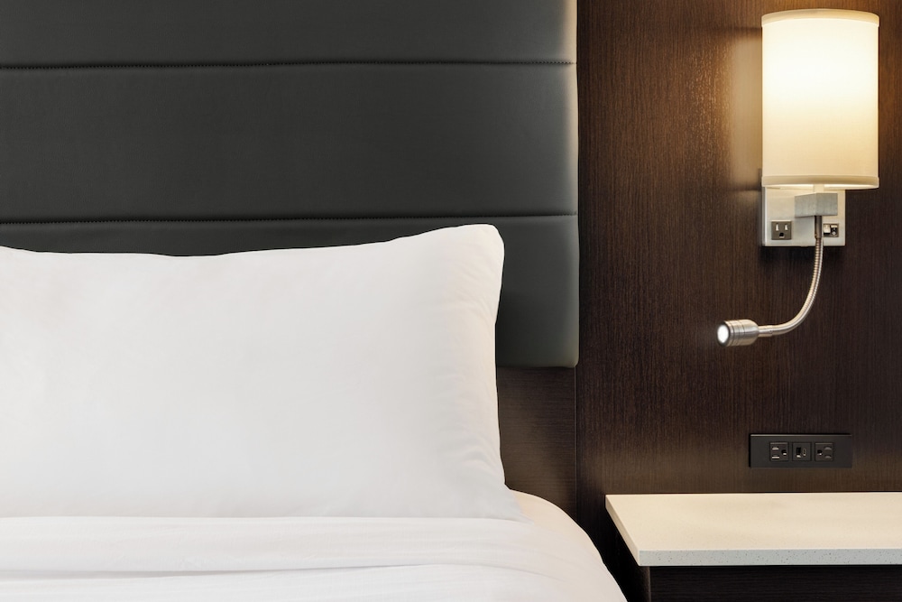 Crowne Plaza Knoxville Downtown University by IHG - photo 11