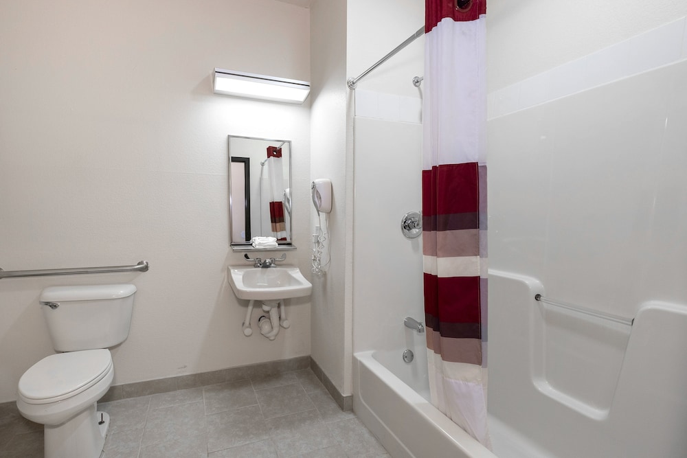 Red Roof Inn Hartselle - photo 18