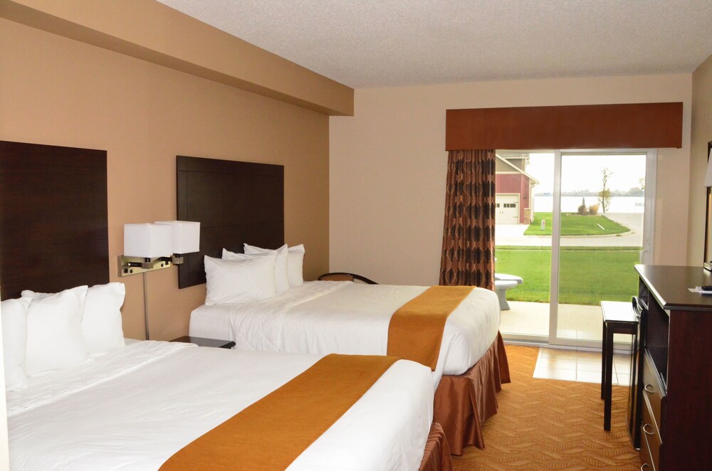 Cobblestone Inn and Suites Lake View - photo 11