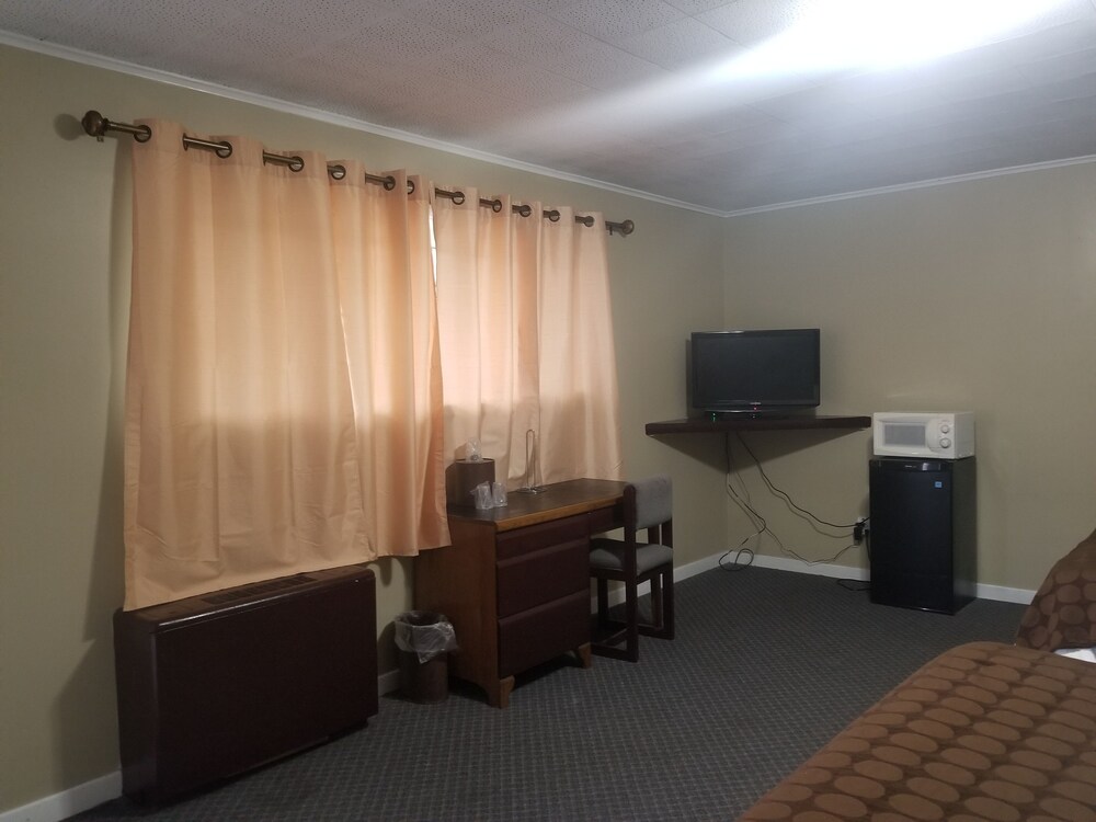 Fiesta City Motel - photo 12
