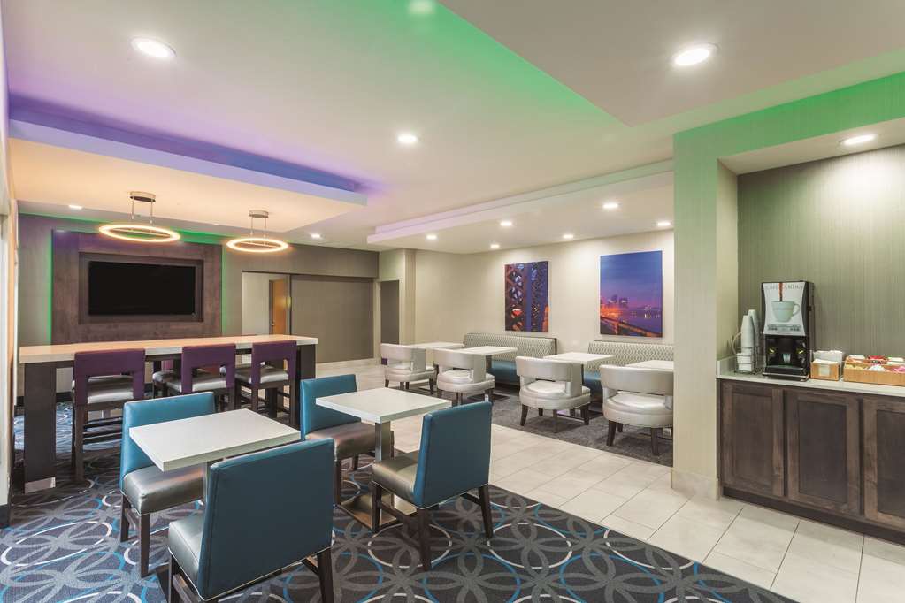 La Quinta Inn & Suites by Wyndham Hopkinsville - photo 39