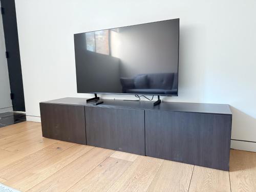 New Cozy Modern Minimalist Stay in Brooklyn at Rem Casa — 4-Star Luxury Hotel in Brooklyn, United States