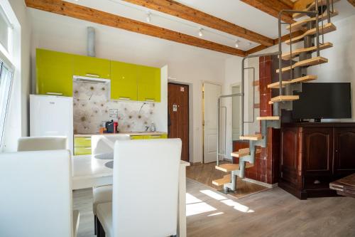 Contact Free Apartments with free parking