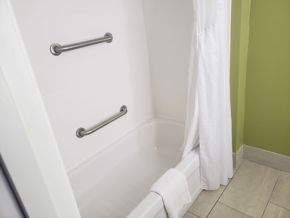 Holiday Inn Express & Suites Raleigh NE Medical Ctr Area by IHG - photo 25