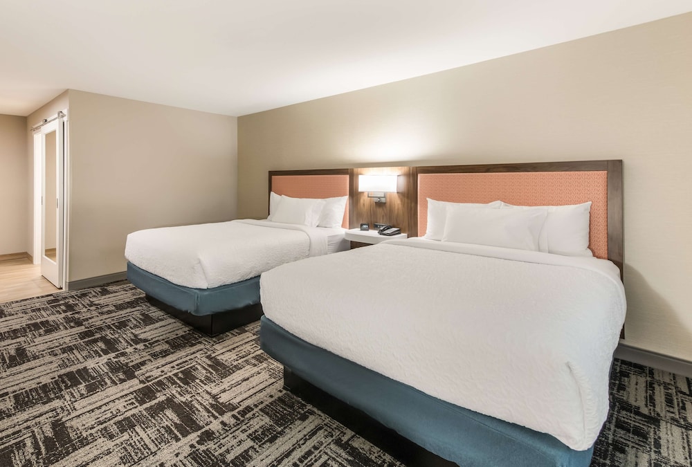 Hampton Inn & Suites Benton Harbor - photo 18