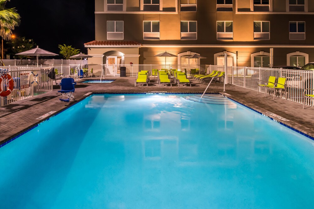 Holiday Inn Express & Suites St. Petersburg Madeira Beach by IHG - photo 33