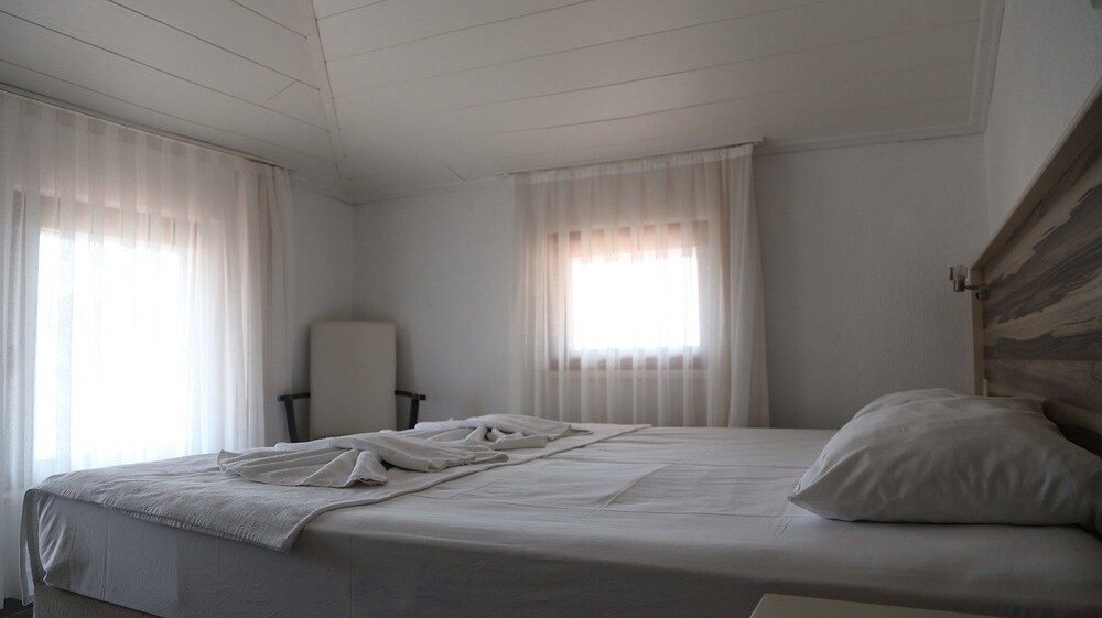 Hotel Caretta — Ula — photo 4