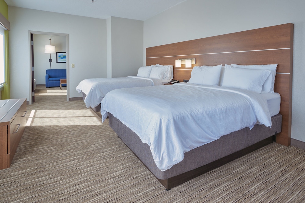 Holiday Inn Express & Suites Akron Regional Airport Area - photo 8