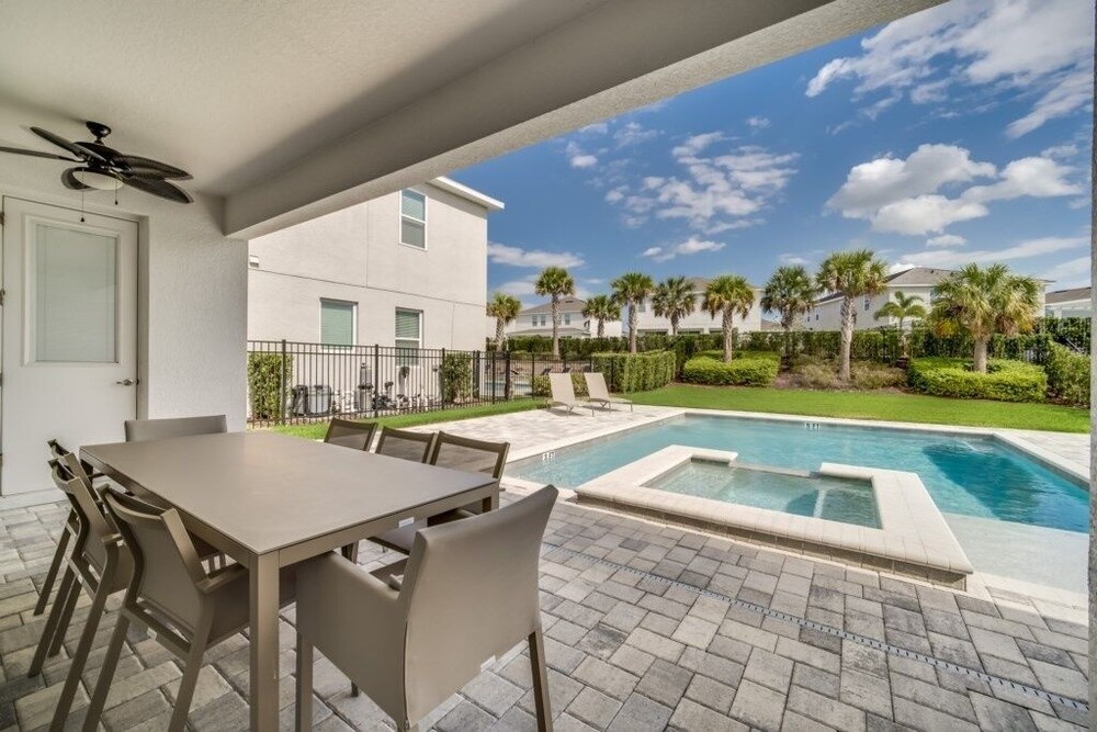 Brand New Encore Resort 5 Bed Resort Home 5 Bedroom Villa - photo 38