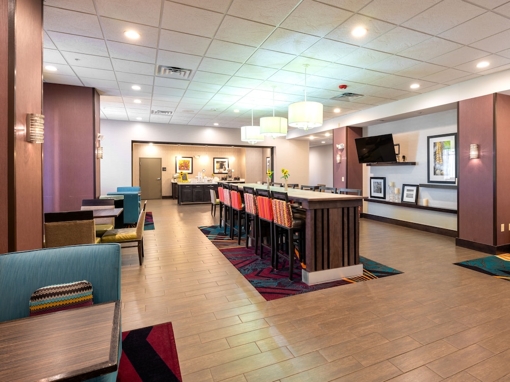 Pratt Inn & Suites - photo 3