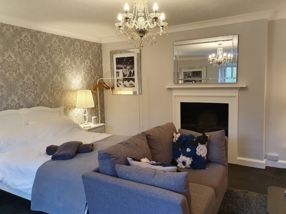 Wern house — 4-Star Luxury Hotel in Pontypool, United Kingdom