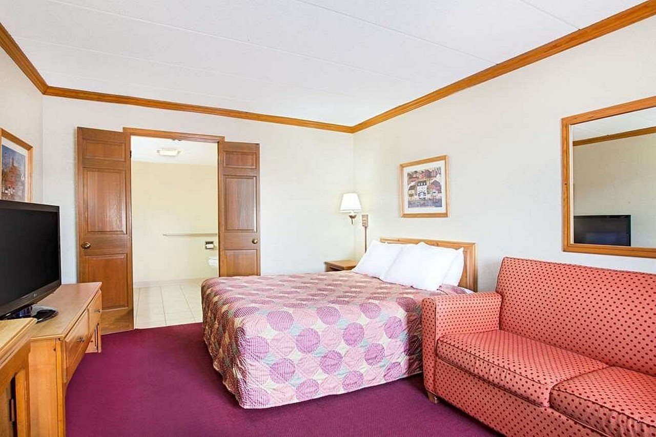 Days Inn By Wyndham Auburn - photo 5