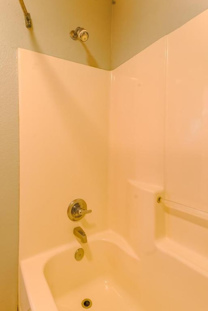 OYO Hotel Yoakum West - photo 37