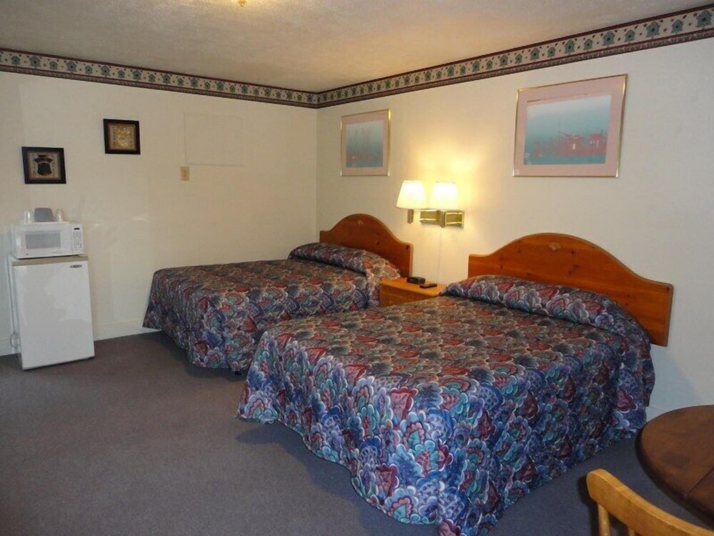 Theater Motel - photo 2