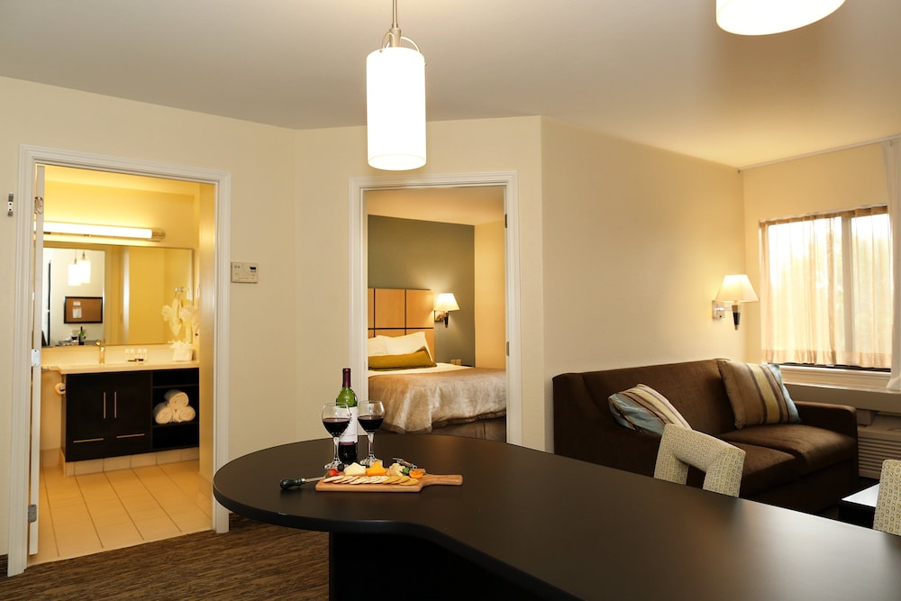 Candlewood Suites East Lansing by IHG - photo 7