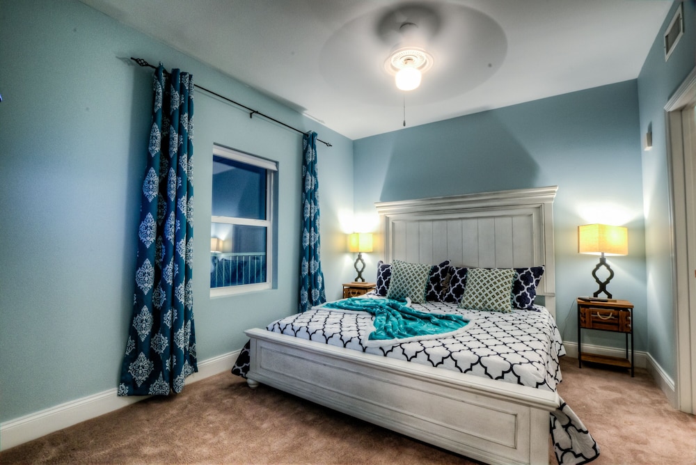 Laketown Wharf Resort by Aneliya's Rentals - photo 3