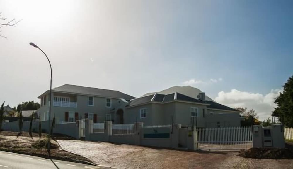 Waterstone Lodge — 4-Star Luxury Hotel in Cape Town, South Africa