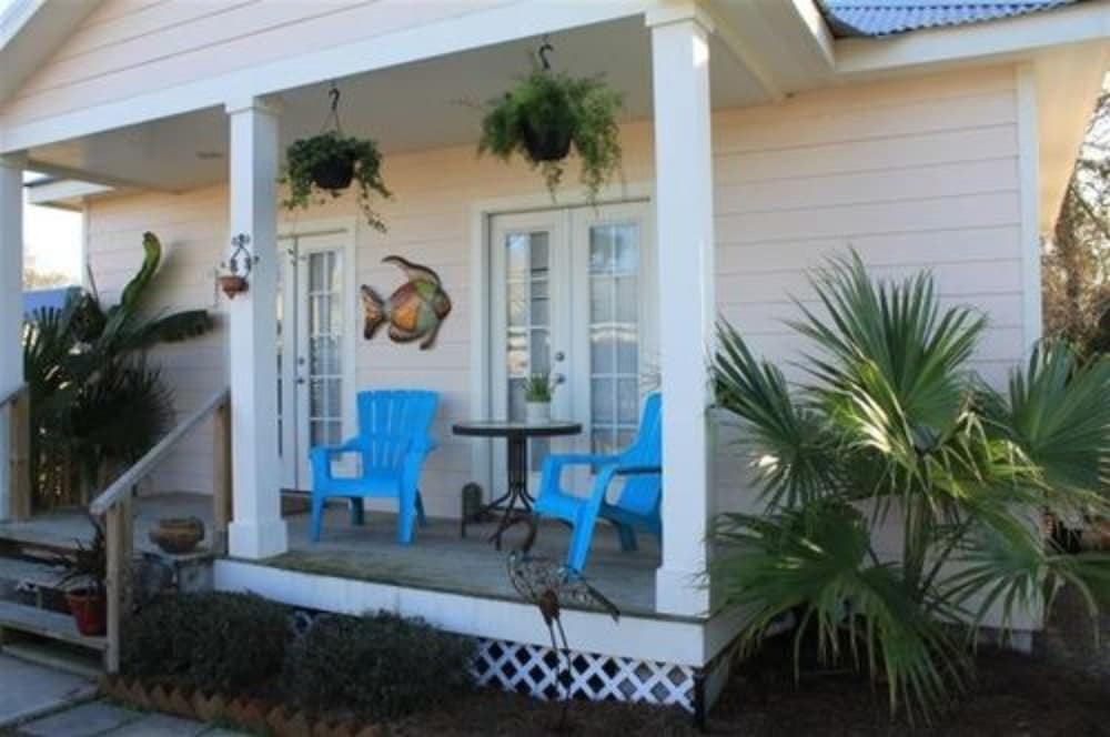 Carroll House Cottages - photo 23