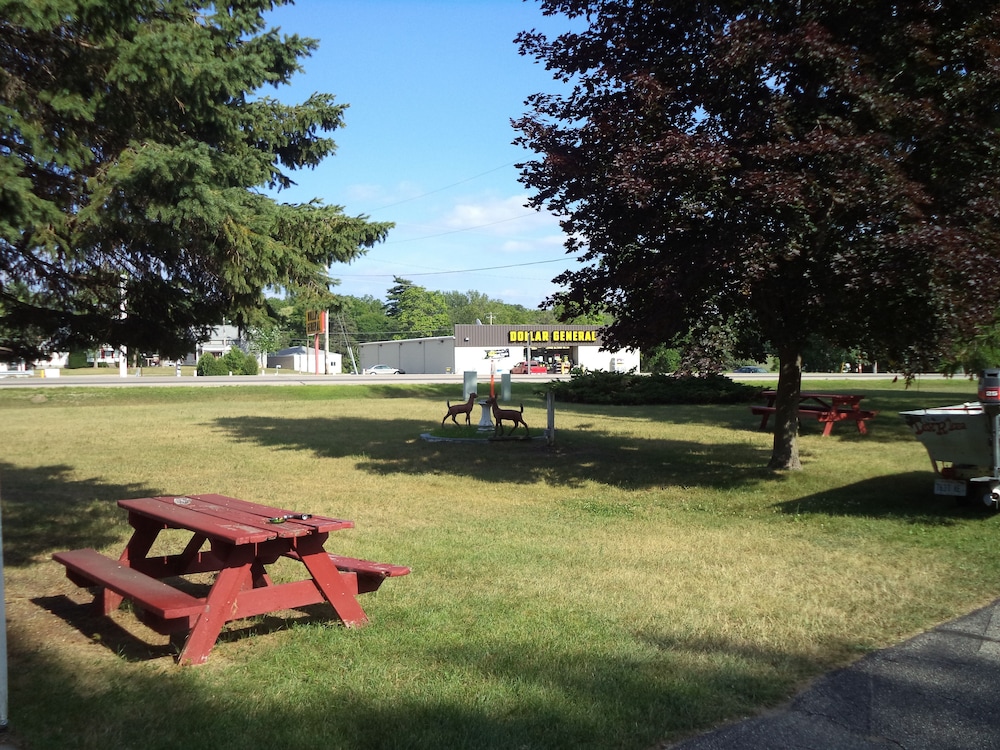 Hilltop Motel - photo 12