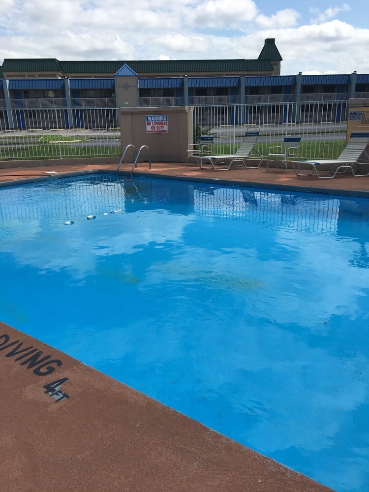 Super 8 by Wyndham Portsmouth Norfolk - photo 16
