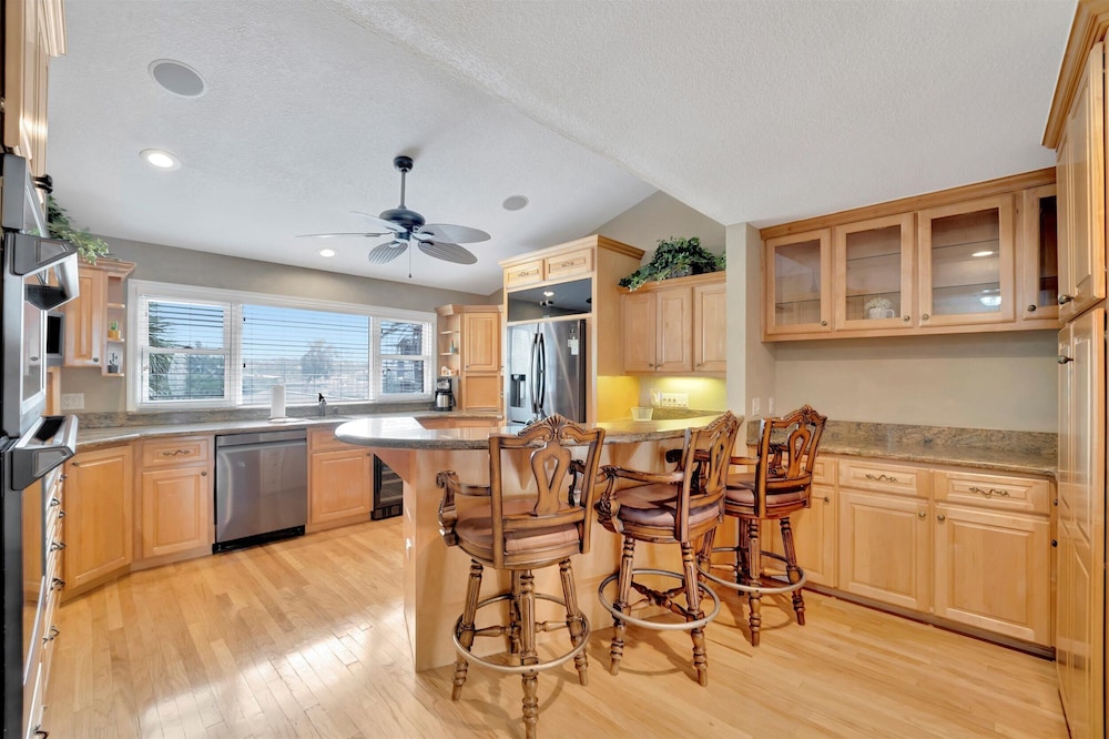 Stones Throw Beachfront Luxury Suites - photo 38