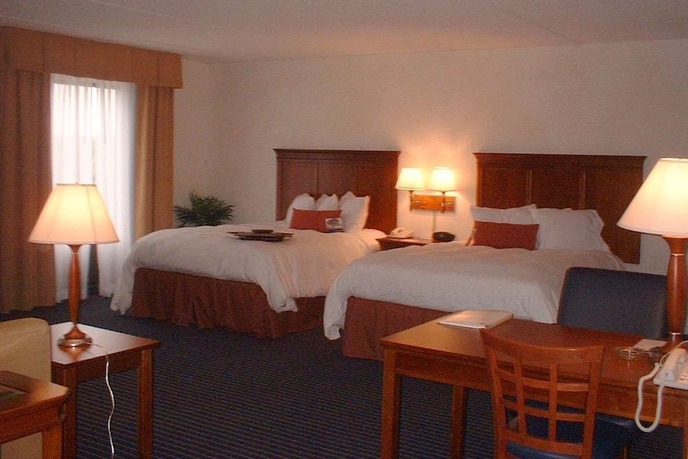 Hampton Inn Farmville VA - photo 24