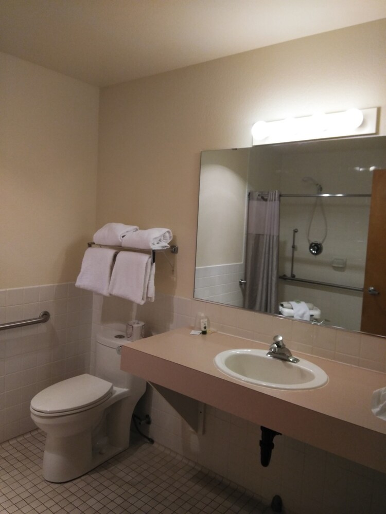 Sisters Inn And Suites - photo 16