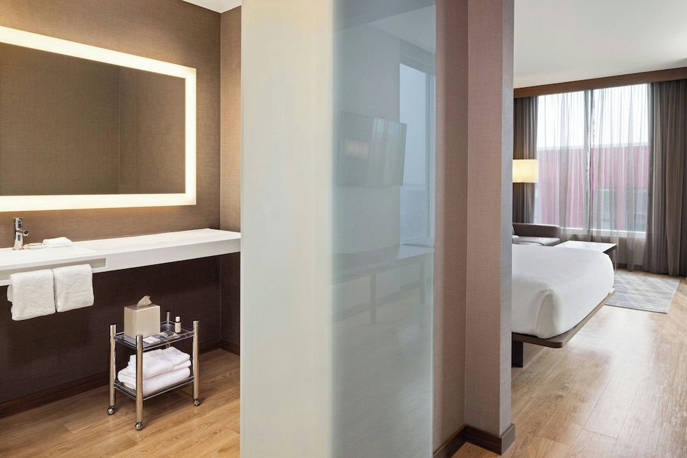 AC Hotel by Marriott Minneapolis West End - photo 13
