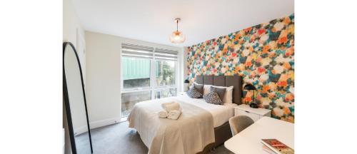 Sleek and Modern 2 BR 1 mile to Borough Market — 4-Star Luxury Hotel in London, United Kingdom