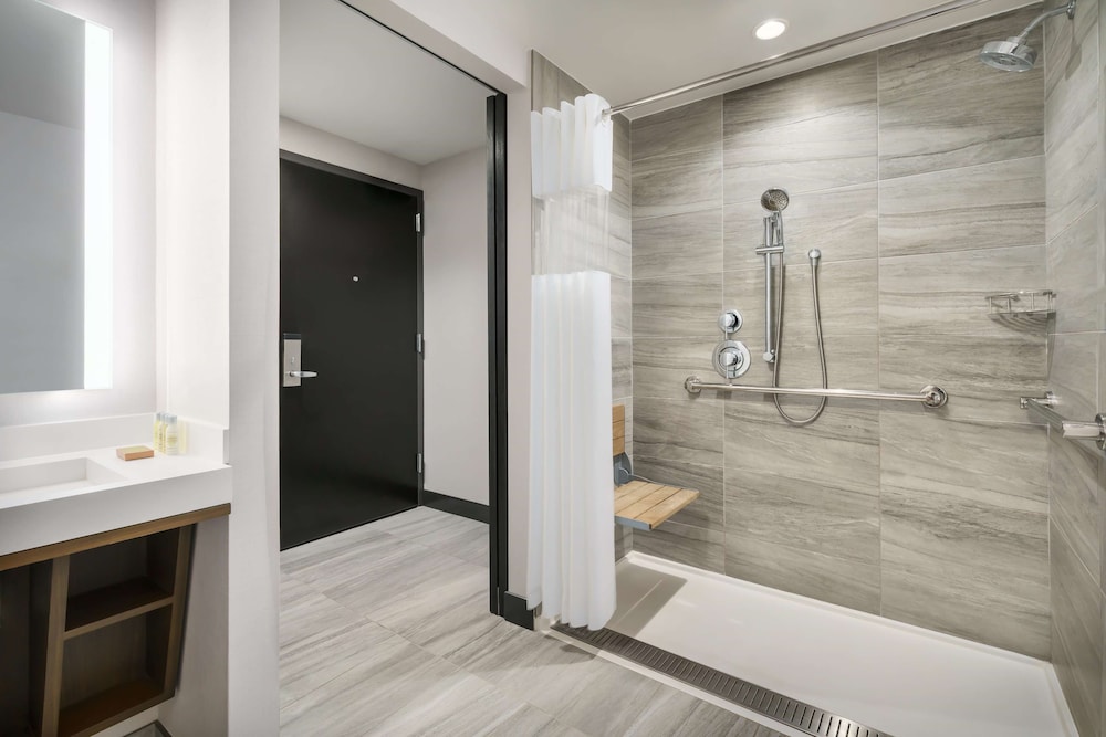Doubletree by Hilton New York Times Square South - photo 17