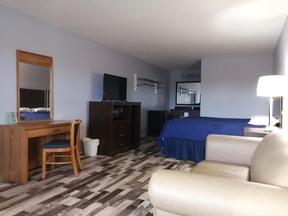 Riata Inn Crystal City - photo 9
