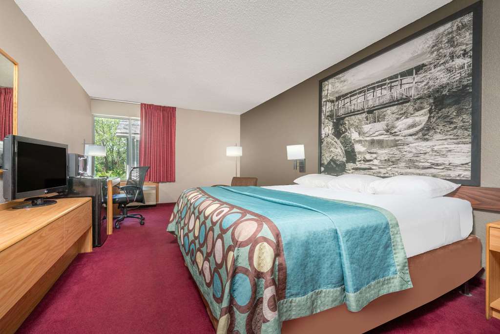 Super 8 by Wyndham Menomonie WI - photo 11