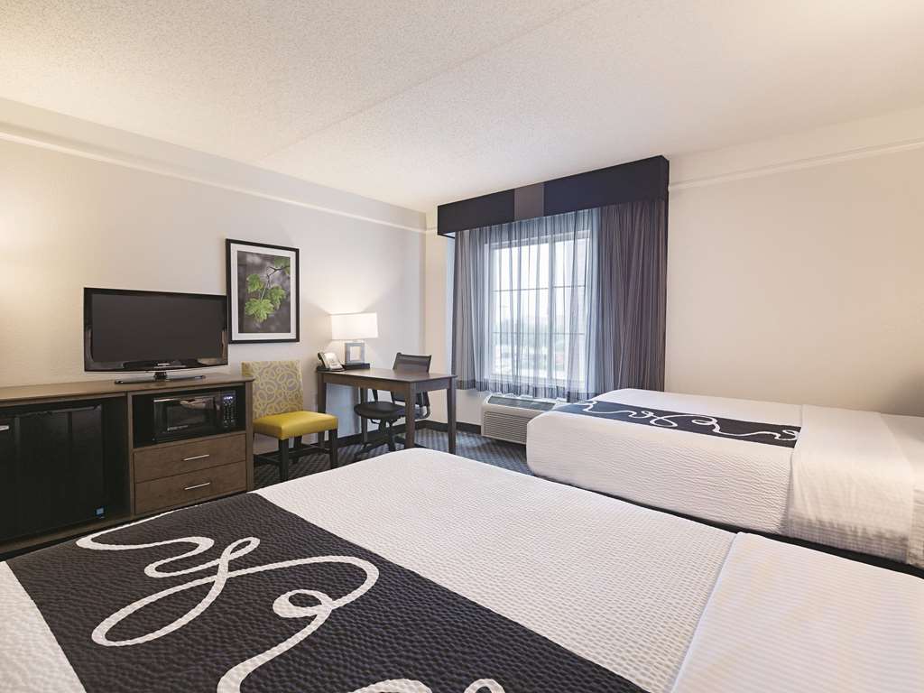 La Quinta Inn & Suites by Wyndham Dallas Plano West - photo 17